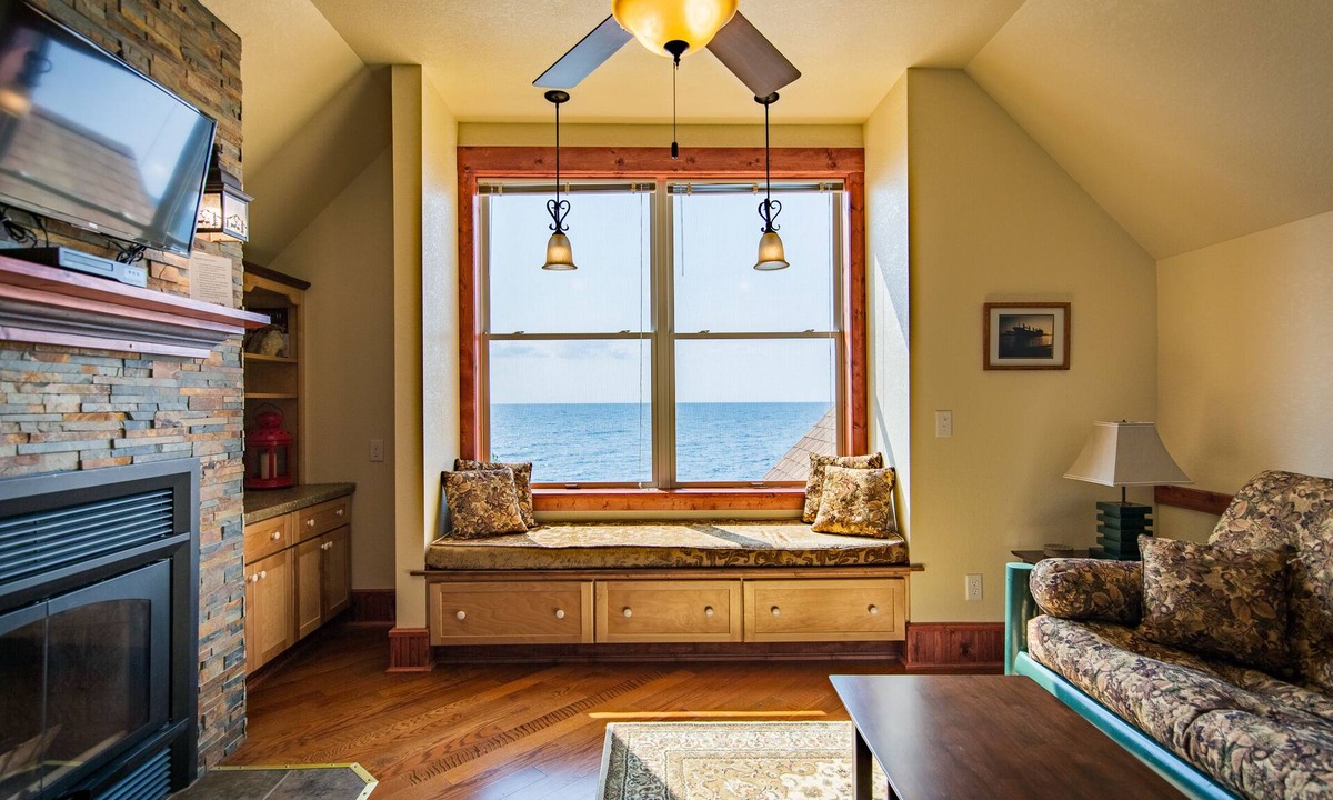 Croftville Condo | The Inn at Croftville Road Cottages #8. On the Shore of Lake Superior.