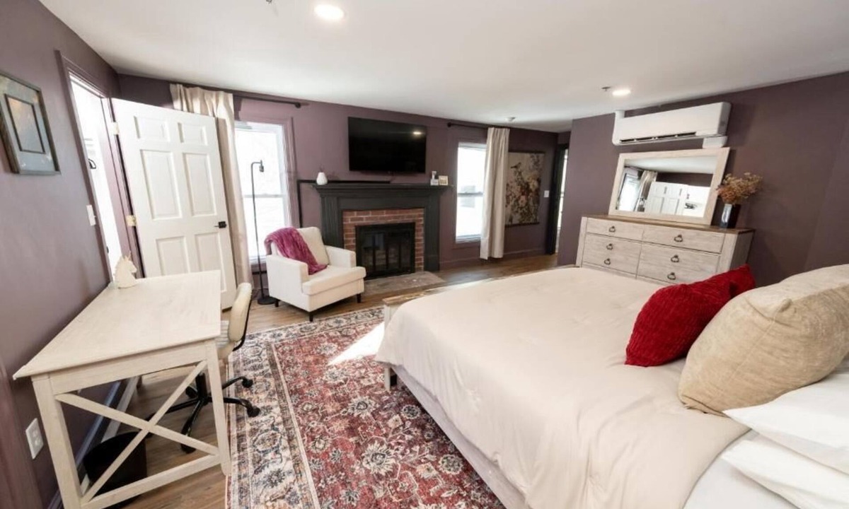 Sherborn Hotel | The Inn at Fireside Tavern Sherborn