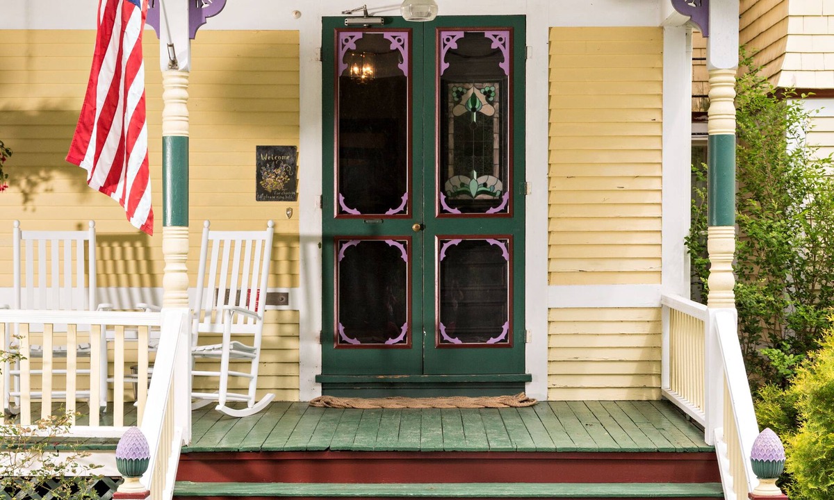 Eastham Bed & Breakfast | The Inn at the Oaks