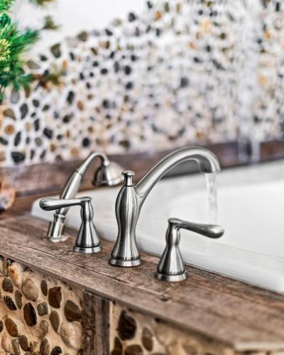 North Shore Apartment | The inn On Gitche Gumee - Hideout