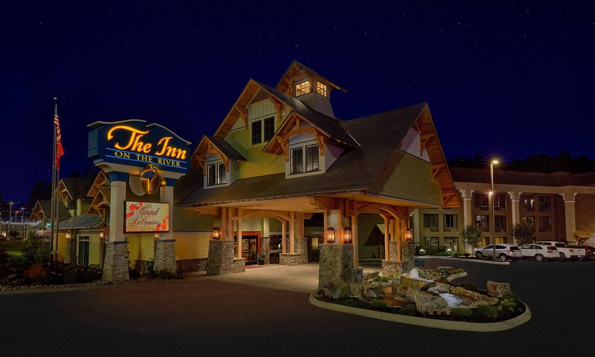 Pigeon Forge Hotel | The Inn On The River