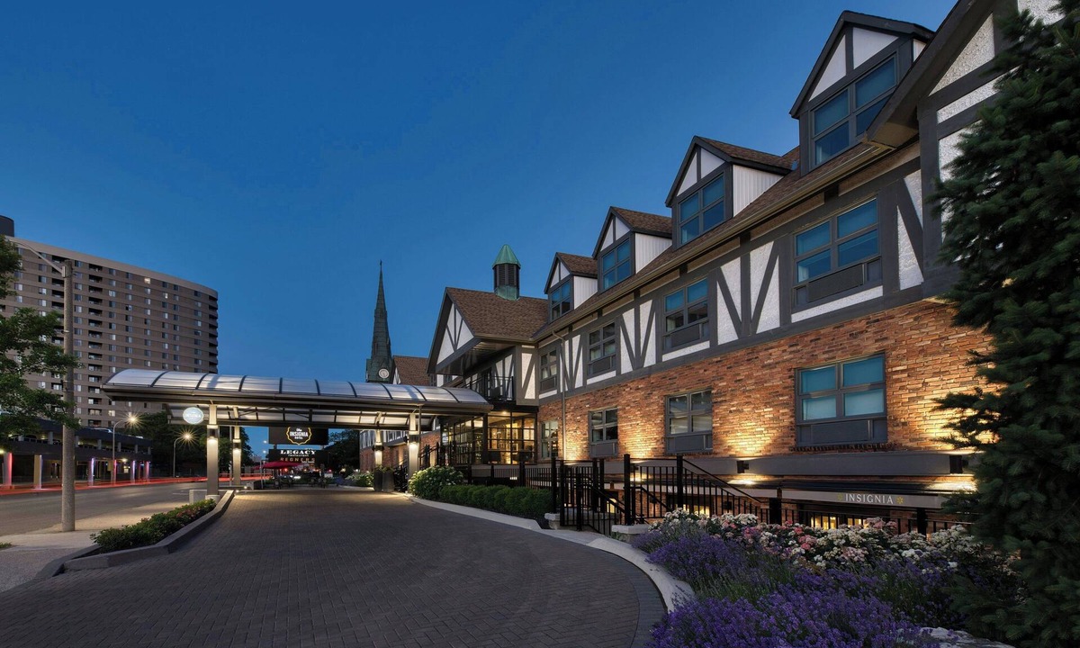 Sarnia Hotel | The Insignia Hotel, Sarnia, a Tribute Portfolio Hotel