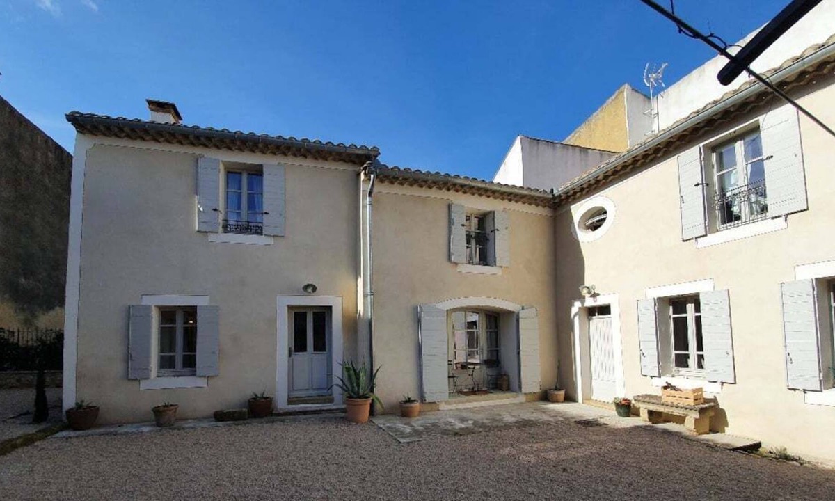 Caderousse House | THE INTIMIST