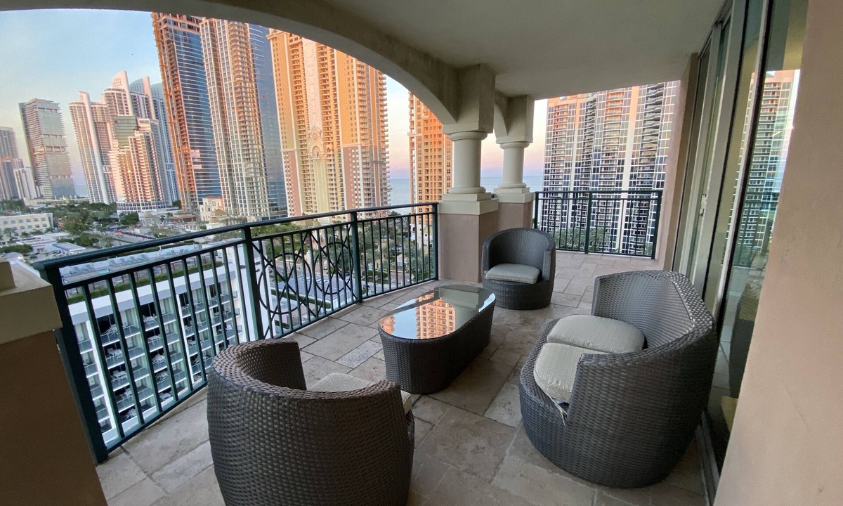 Sunny Isles Beach Condo | The Irina at King David! 3BR/2BA in Sunny Isles Beach!