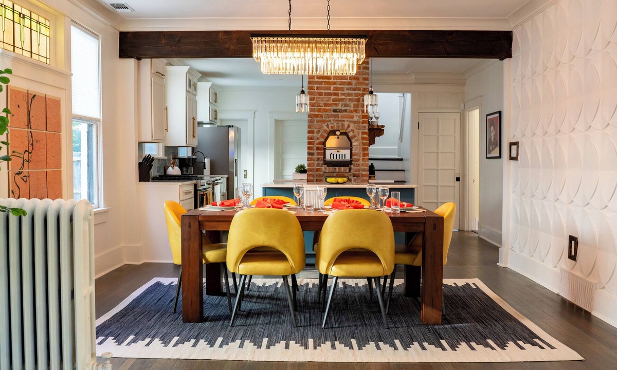 Central Gardens House | The Iris in Midtown: Fire pit- bar- pool table
