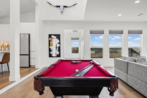 Taylor Villa | The Iron Cactus 10 acres villa near Austin w Sauna and Pool table