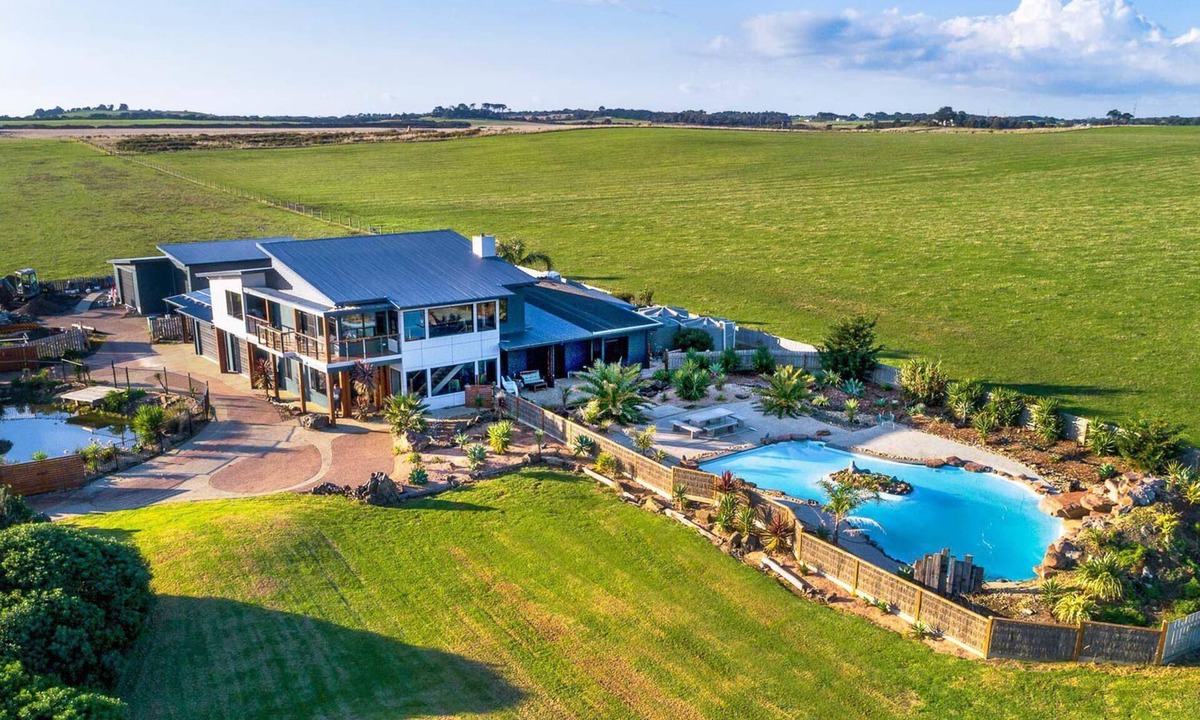 Ventnor House | The Islander - sleeps 20