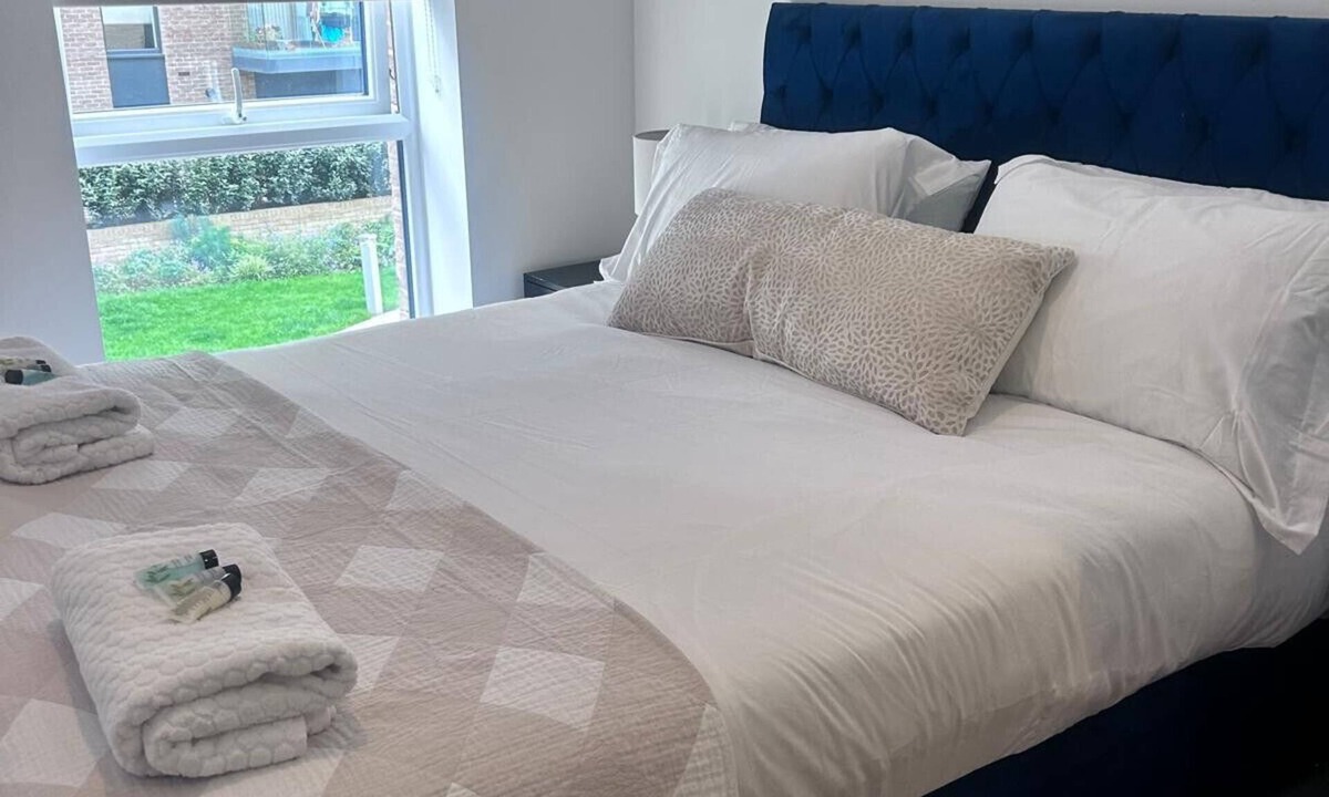Harlow Apartment | The Ivy Abode 2 bedroom Apartment