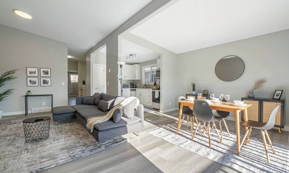 Radisson Heights - Albert Park House | The Jasper - Modern & Spacious!