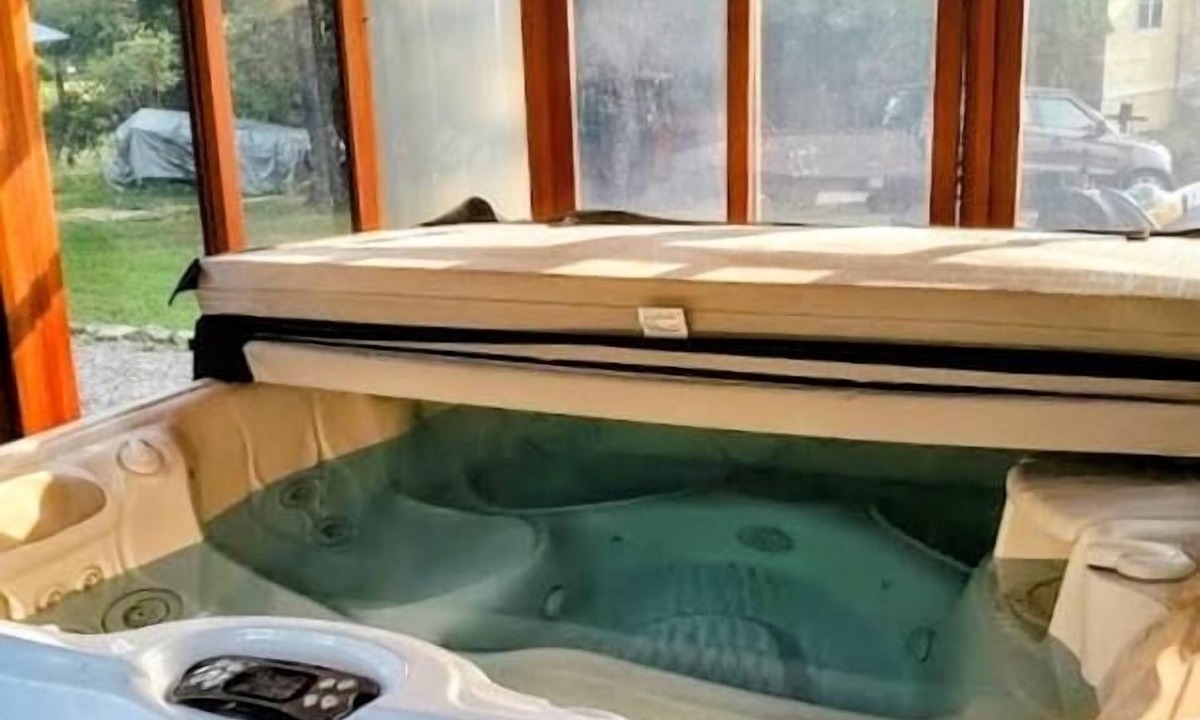 Jay Hotel | The Jay Village Inn