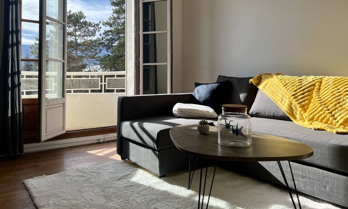 Quartier Exposition-Bajatiere Apartment | The Jeanne d'Arc 👑 #EY