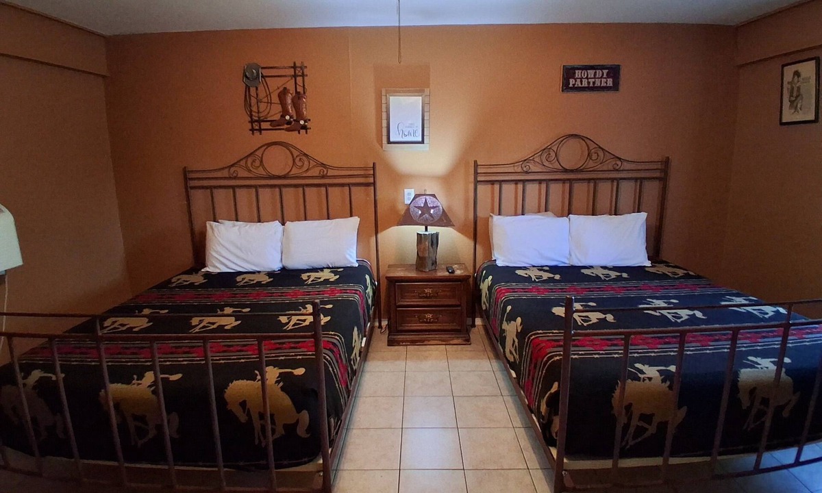 Buchanan Dam Cabin | The Jesse James Suite At the HCL