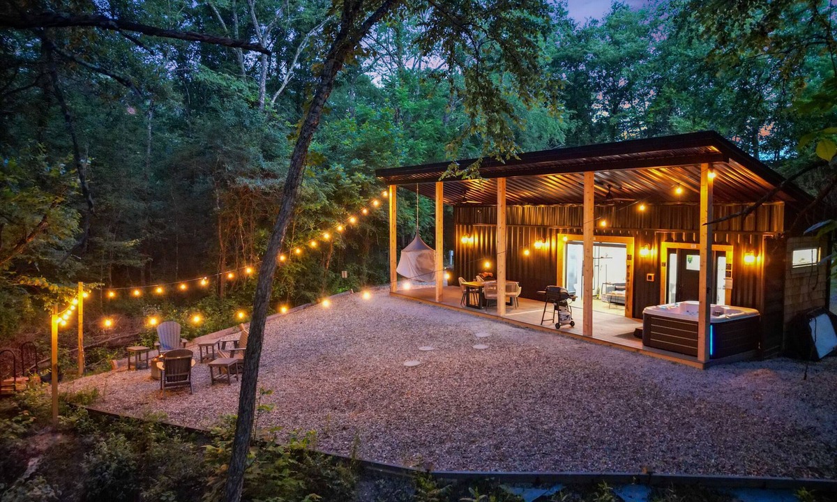 Creola Apartment | The Juice Box | Hocking Hills, Container Cabin