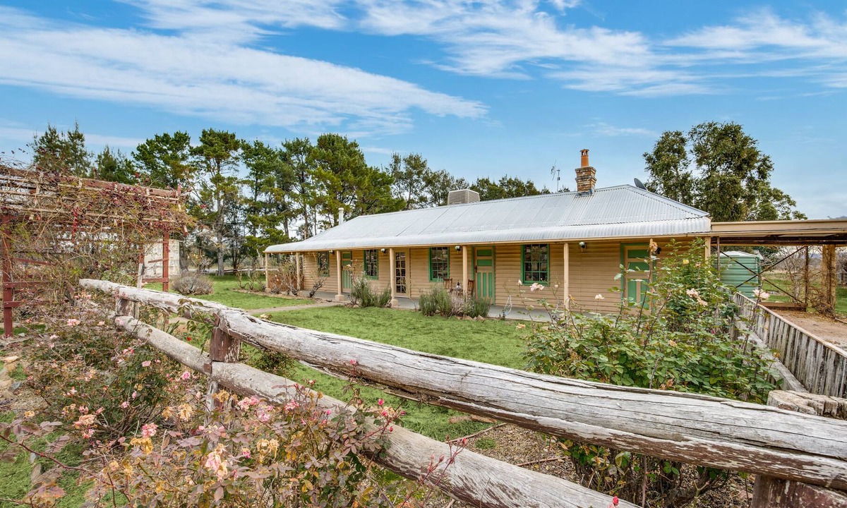 Galambine House | The Junction Inn