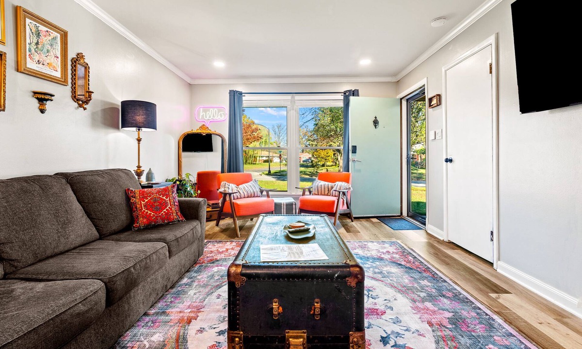 Bon Air House | The Jungalow: 65" 4K TV, memory foam, kid-friendly