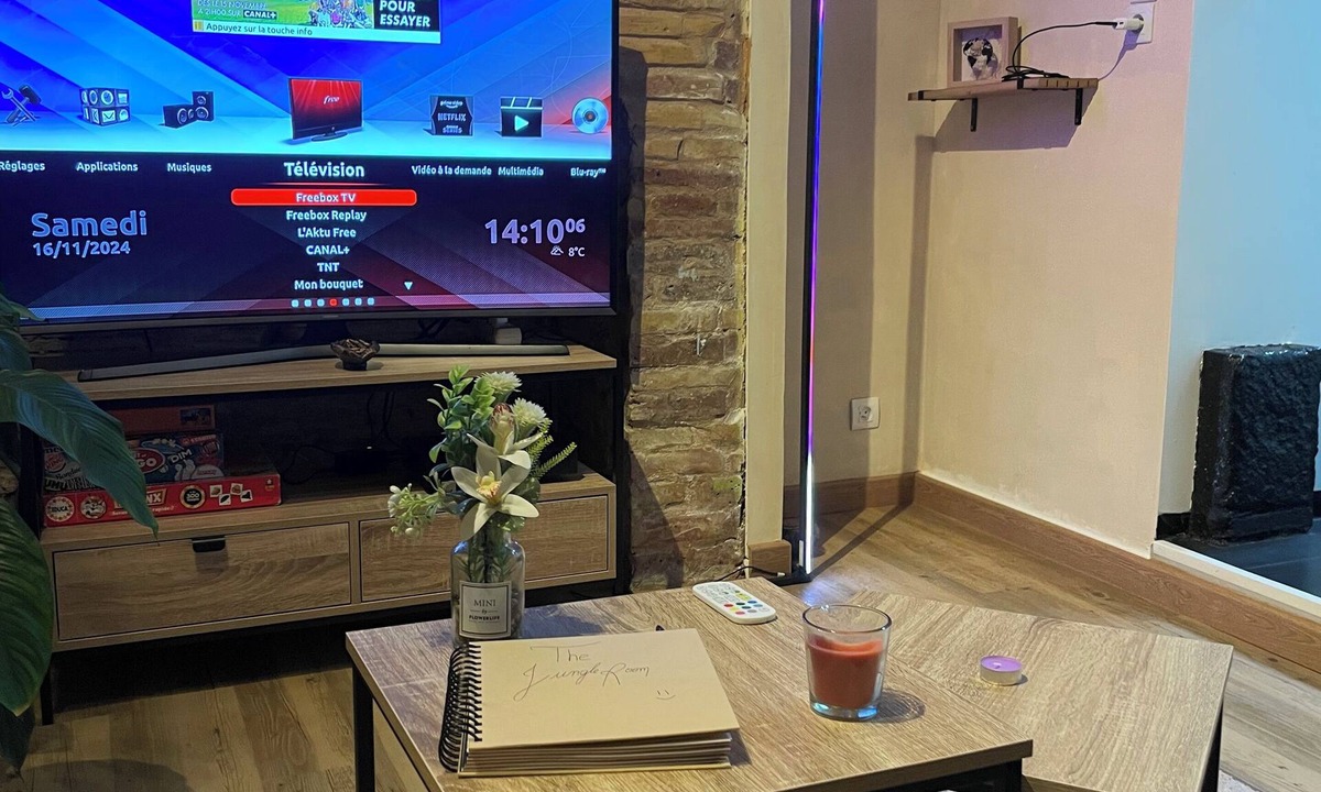 Old Town Apartment | The jungle room