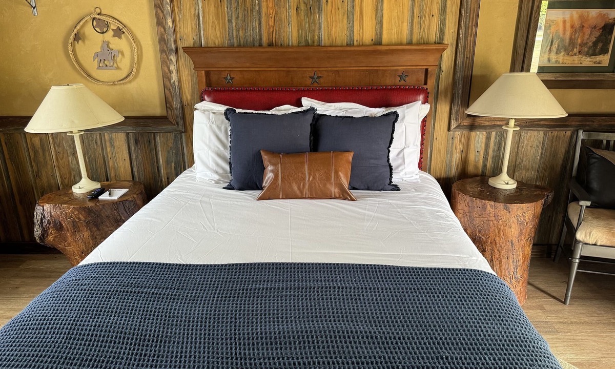 Christoval Hotel | The Juniper Room - The Ranch House Motel