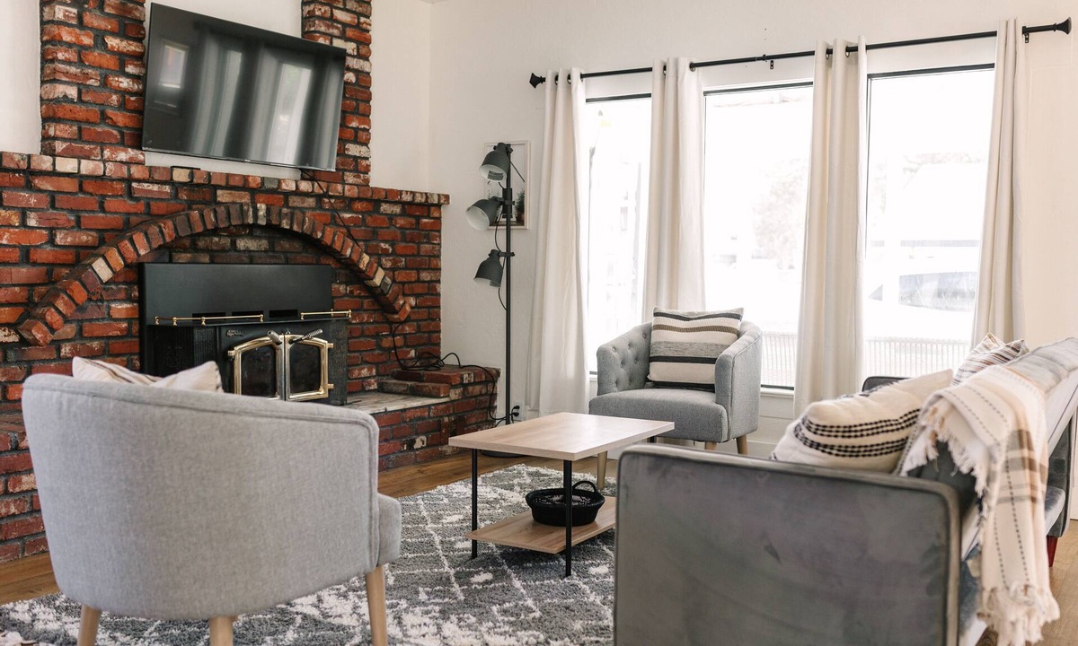 Kennewick House | The Kennewick Cottage