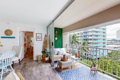 Waikiki Apartment | The Keoniana #111