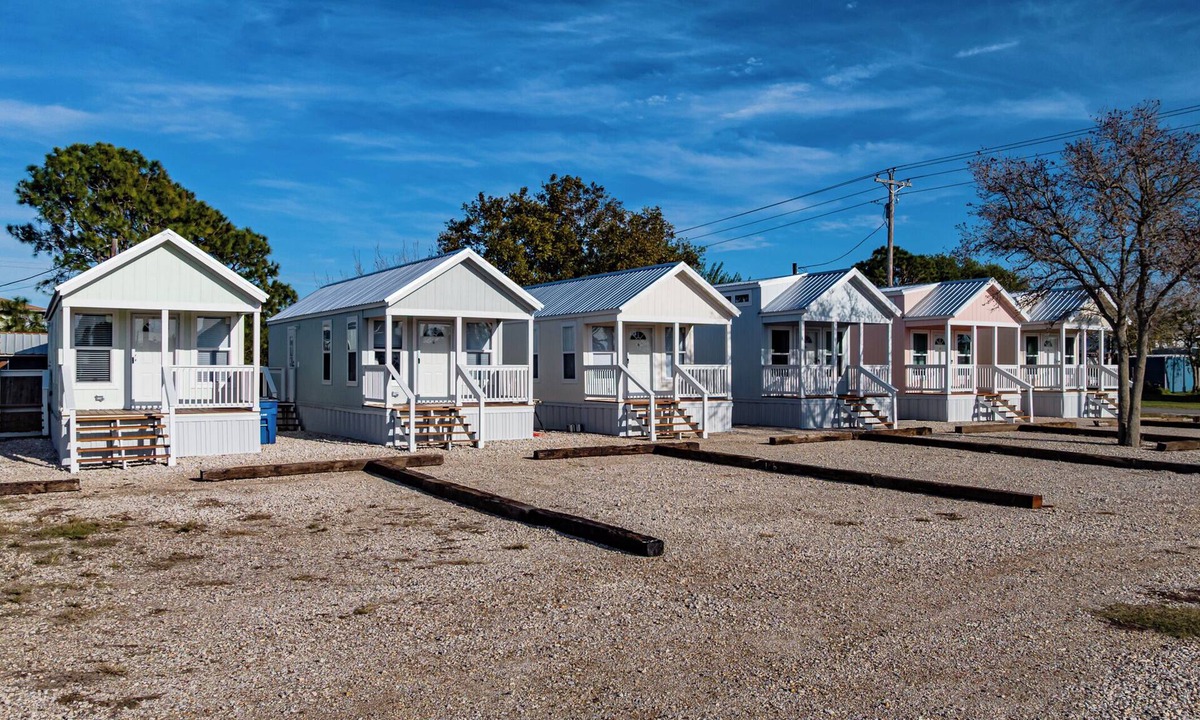 Port O Connor Cabin | THE KEYS OF POC Unit #2 One bedroom bring you boat