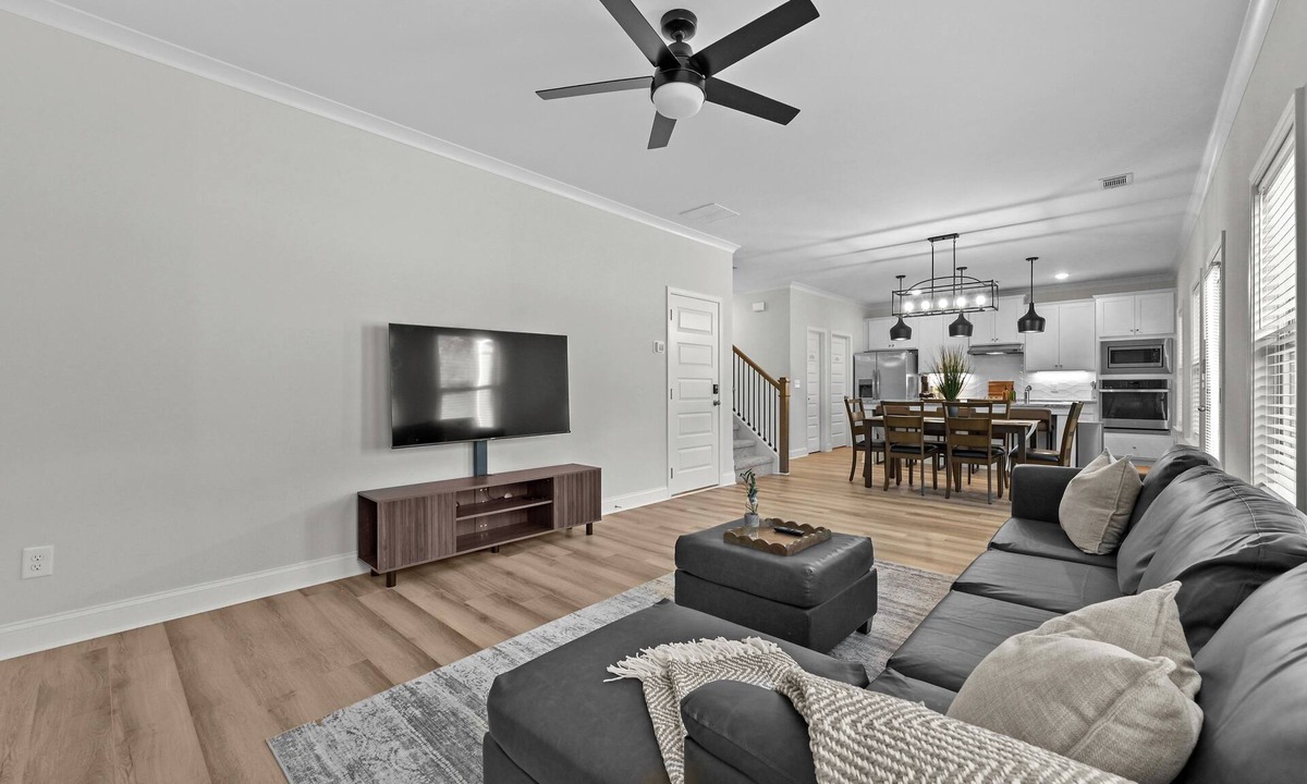 Lawrenceville House | The kickback lounge