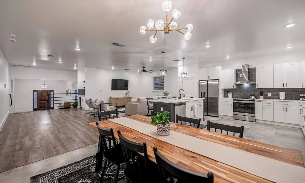 Shearer Hills - Ridgeview House | The Kinder Haus Centrally located to all things SA