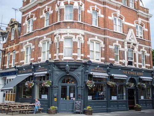 Ealing Bed & Breakfast | The Kings Arms