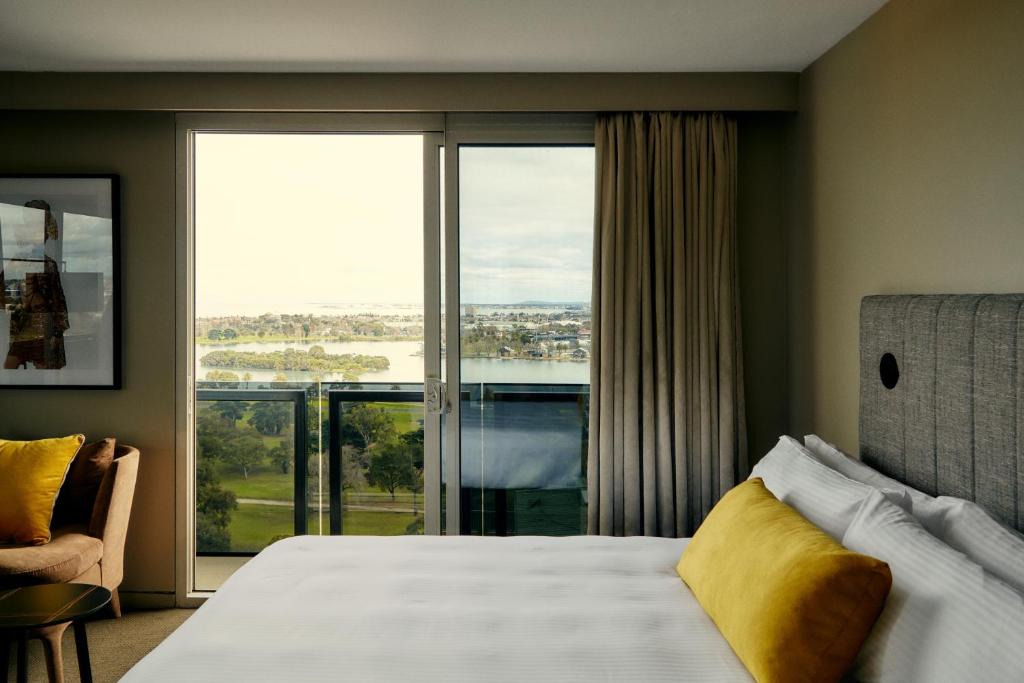 Melbourne Hotel | The Kinson