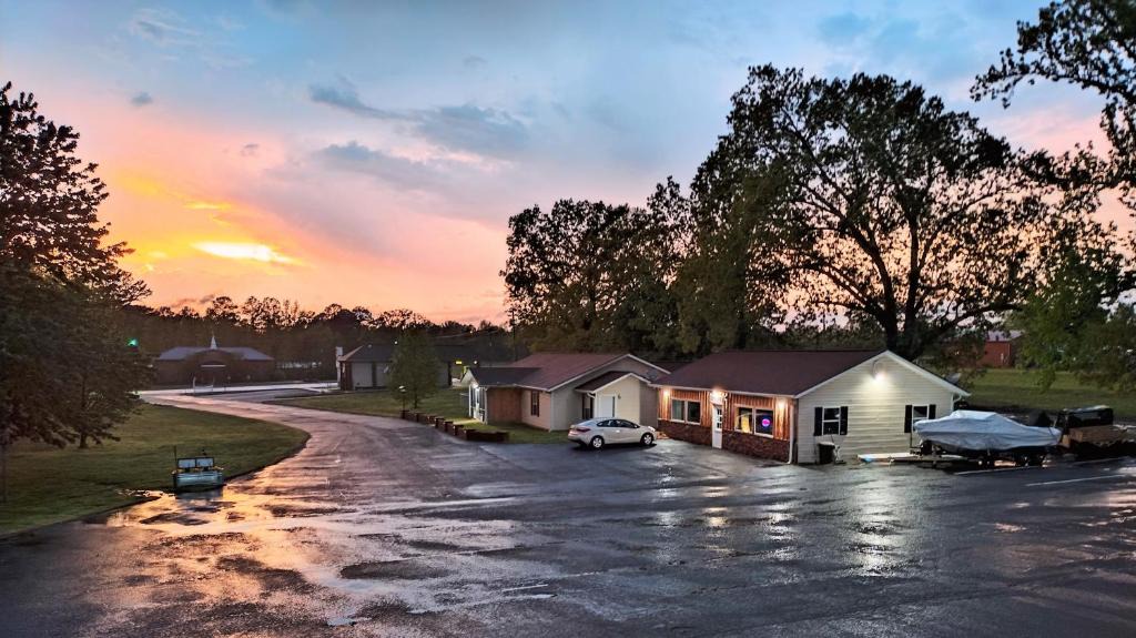 Greers Ferry Hotel | The Klassic Inn
