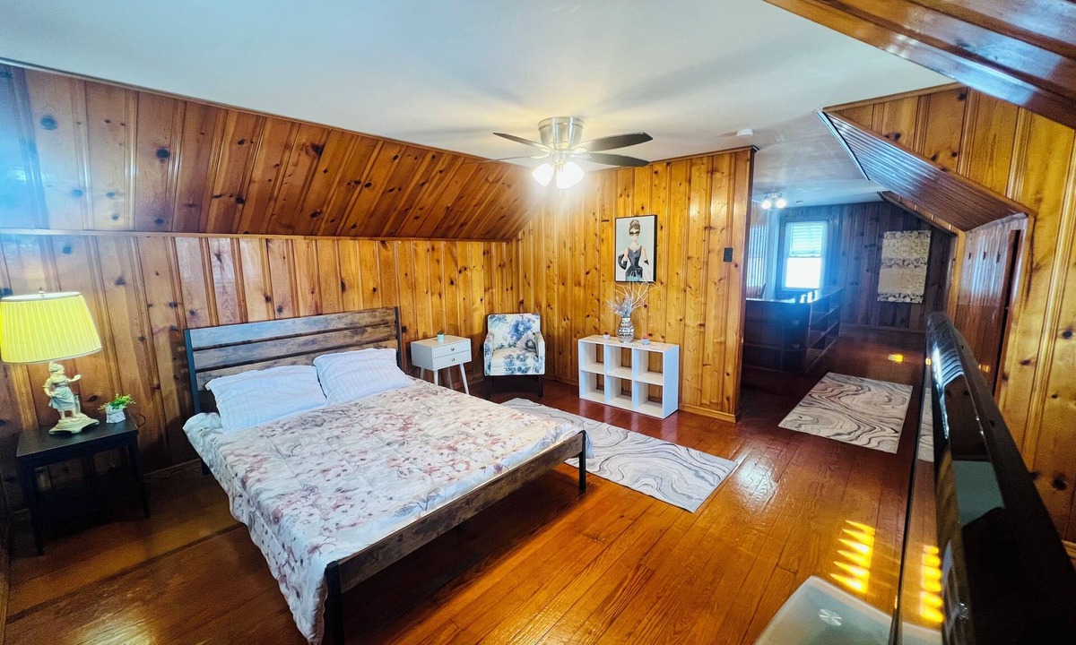 Weldon Spring Heights House | The Knotty Pine House