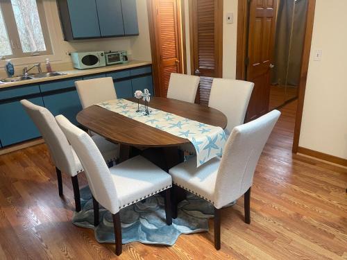 Assonet Apartment | The Knotty Witch