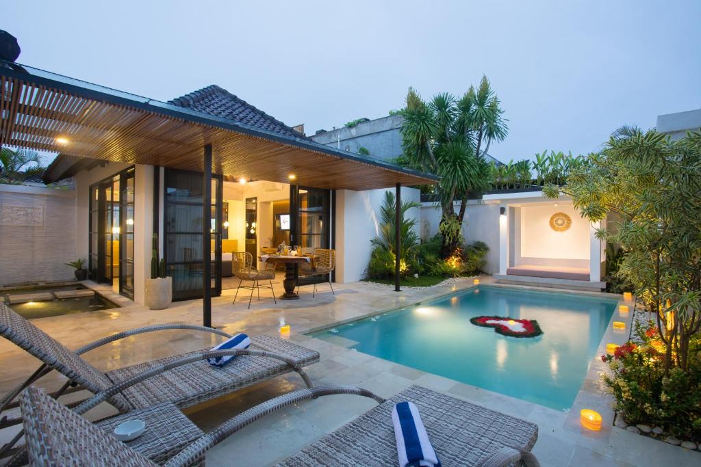 Seminyak Hotel | The Kon's Villa Bali Seminyak