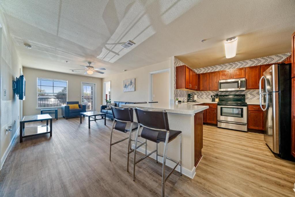 Bay Area Apartment | The Kristi 432