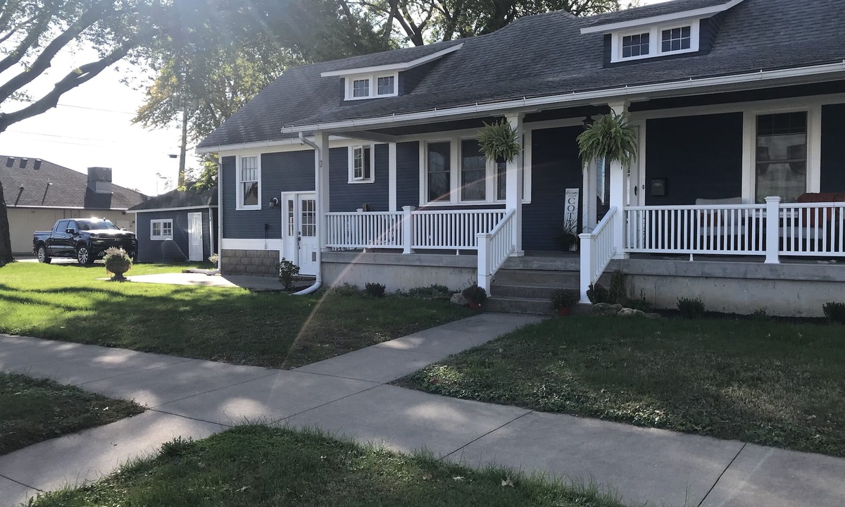 Clinton House | The Kruse Cottage