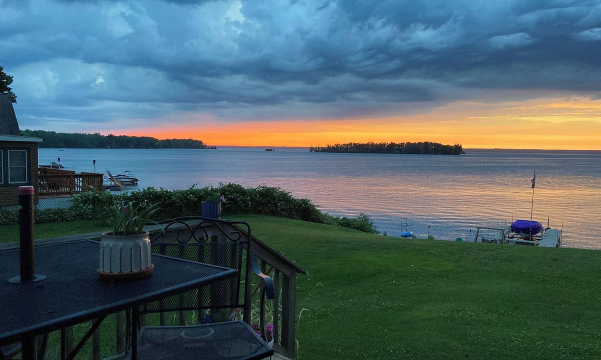 Durhamville Cottage | The Lake House