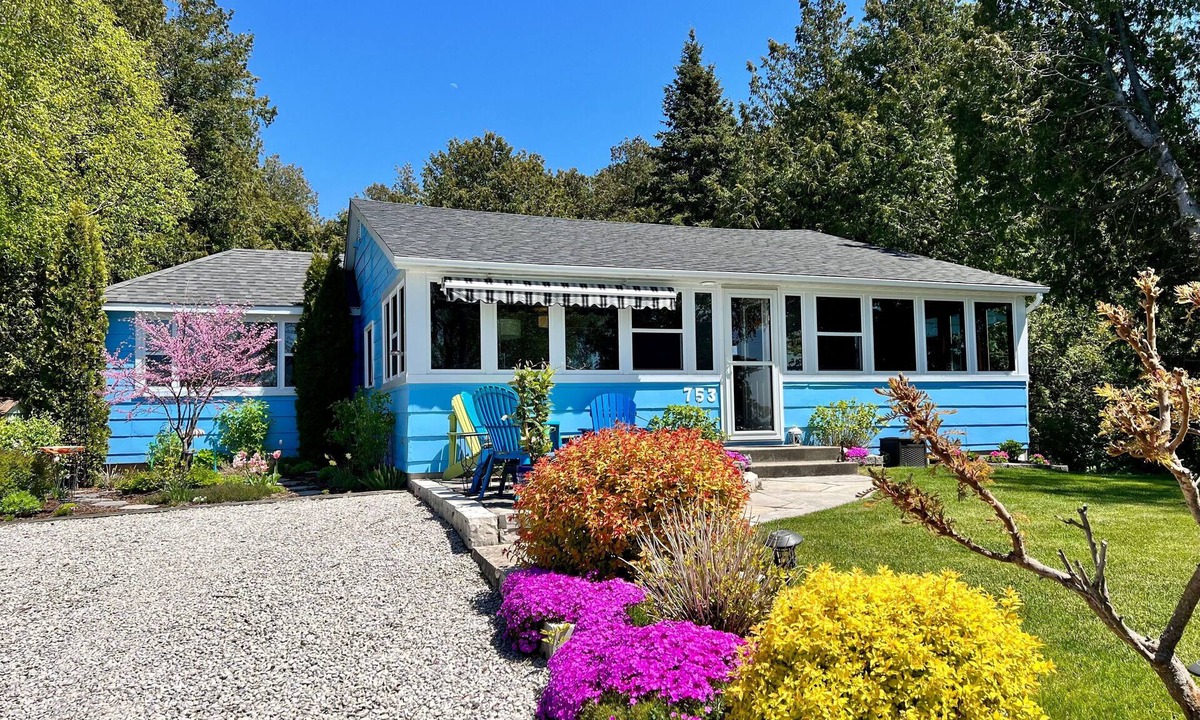 Port Elgin Cottage | "The Lake House" With Spectacular Views! Steps to Beach!