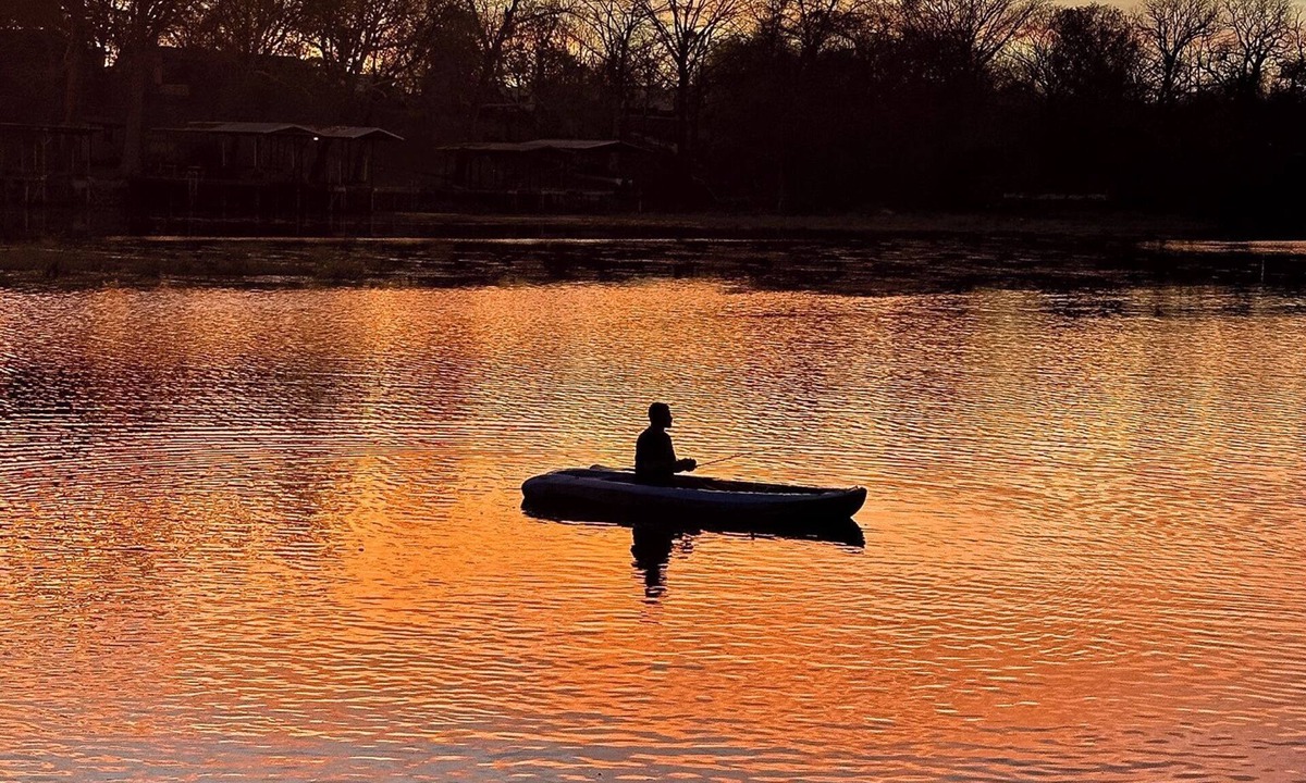Seguin Cabin | THE LAKE IS BACK! Guadalupe River Retreat w/Hot Tub, Kayaks, Dock & Firepit