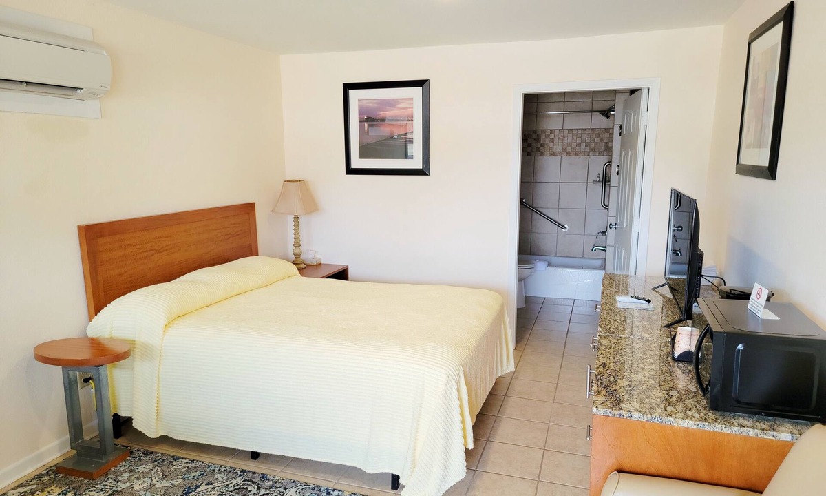 Winnsboro Hotel | The Lake Store Lodging Room #5