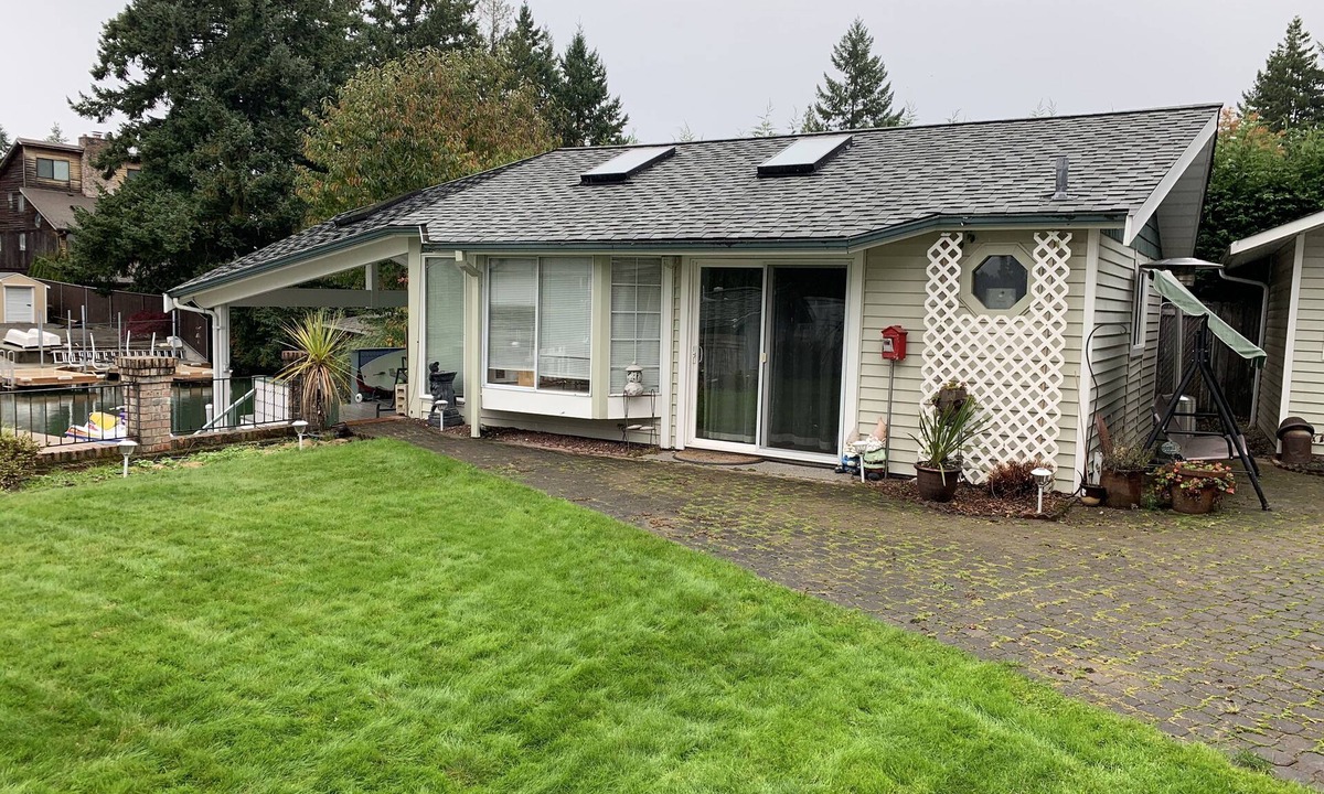 Bonney Lake Cottage | The Lake Tapps Bungalow