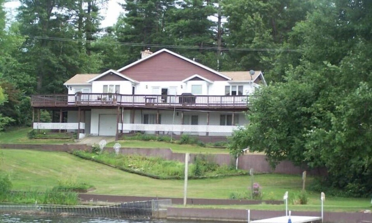 Niverville House | The Lakeshore House