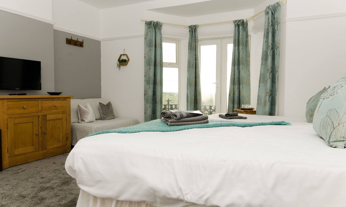 Redcar House | The Lakeside