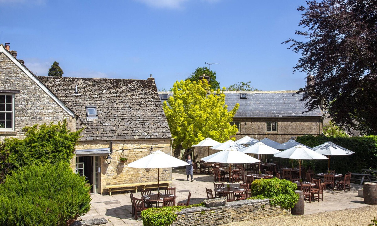 Shipton under Wychwood Hotel | The Lamb Inn