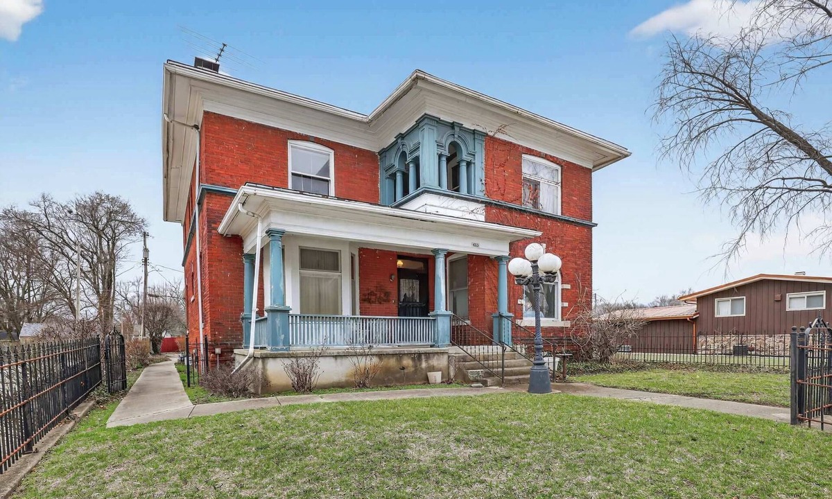 Danville House | The Lamp Post Manor, 5BR Historic Gem in Danville