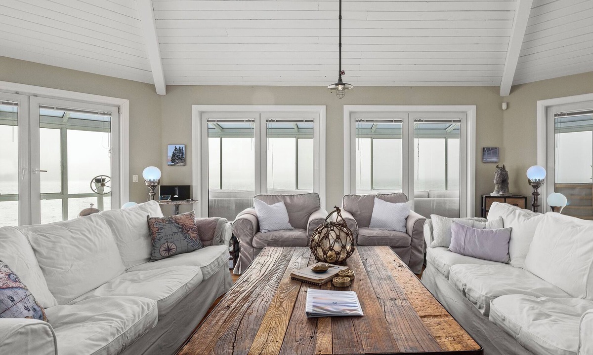 Ingramport House | The Land Yacht – Indoor Pool, Hot Tub, Solarium Lounge & Sublime Ocean Views