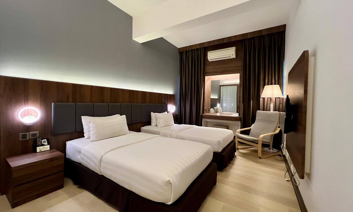 Pegawai Hotel | The Landmark Hotel