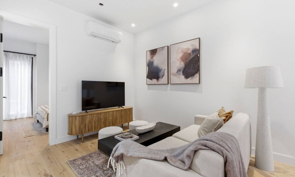 Beaconsfield Village Hotel | The Laneway - The Brick Hotel