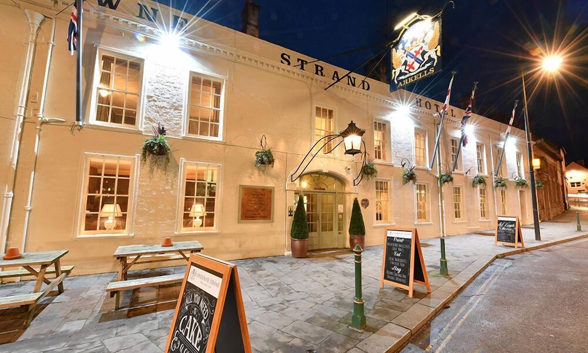 Calne Hotel | The Lansdowne Hotel