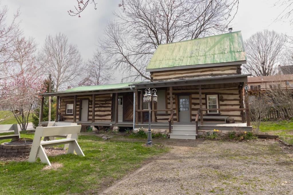 Augusta House | The Large Cabin-The Augusta Guest Collection