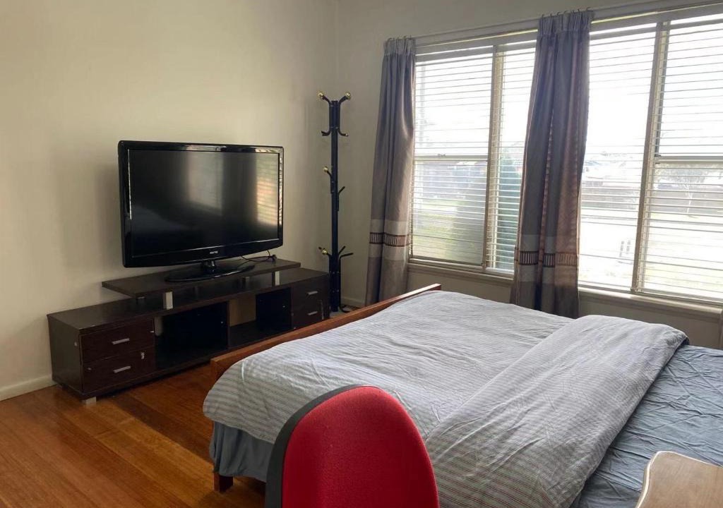 Bundoora House | The large room is conveniently located