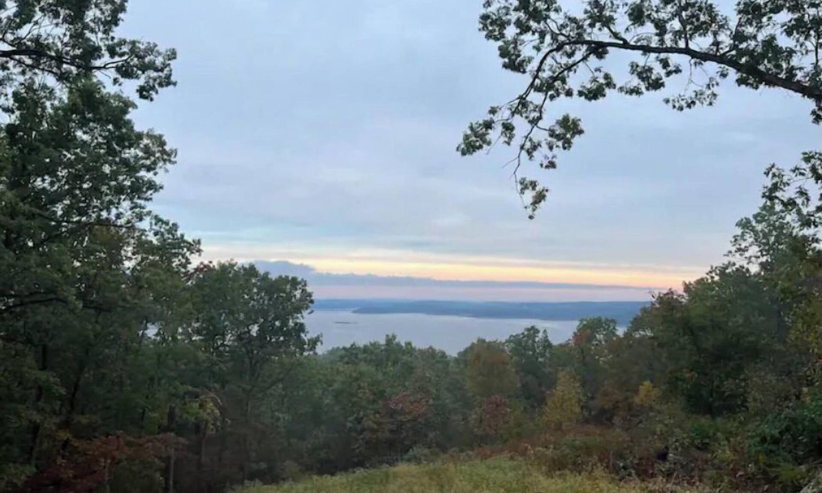 Elizabeth Cottage | The Lark Haus: Luxury Home with stunning lake view